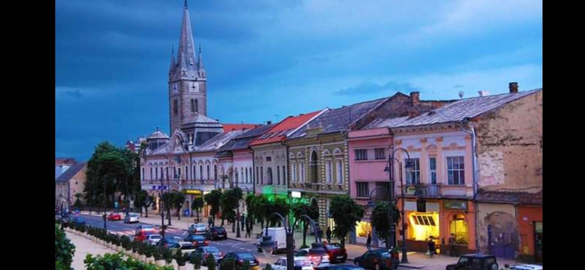 Deyinn Guest House Centrum Турда Екстериор снимка